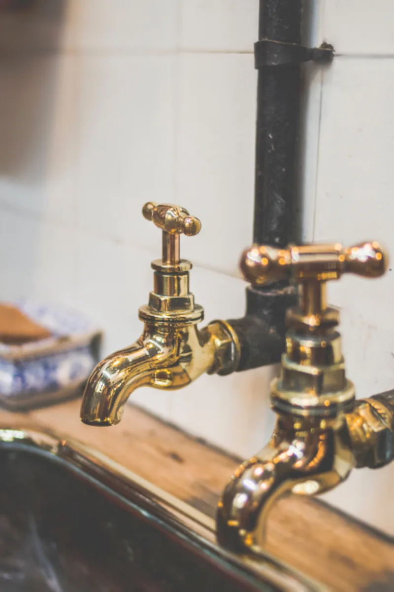Lavabo Bataryası — Fırçalanmış Altın